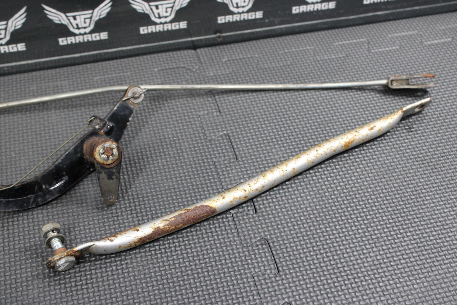 2005 SUZUKI DR200SE OEM RIGHT REARSET BRAKE FOOT PEDAL BRAKE ROD ARM 43120 - 44A12 - hggarage