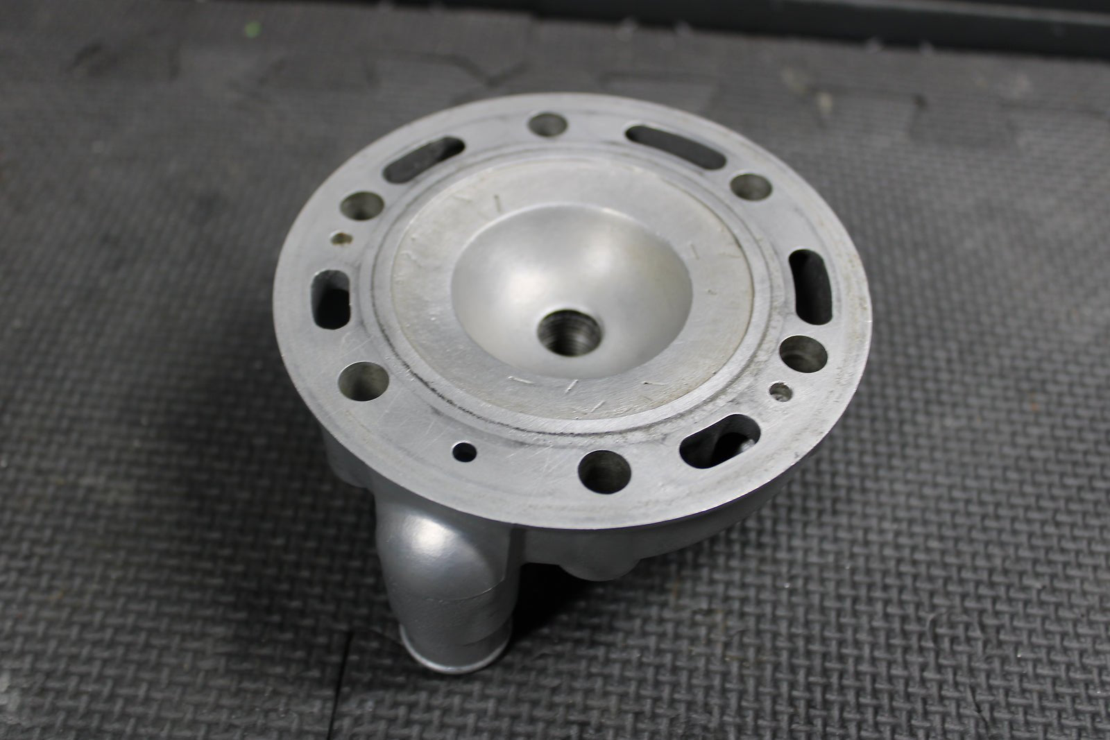 1999 YAMAHA YZ250 ENGINE MOTOR CYLINDER HEAD 5CU - 11111 - 00 - 00 - hggarage