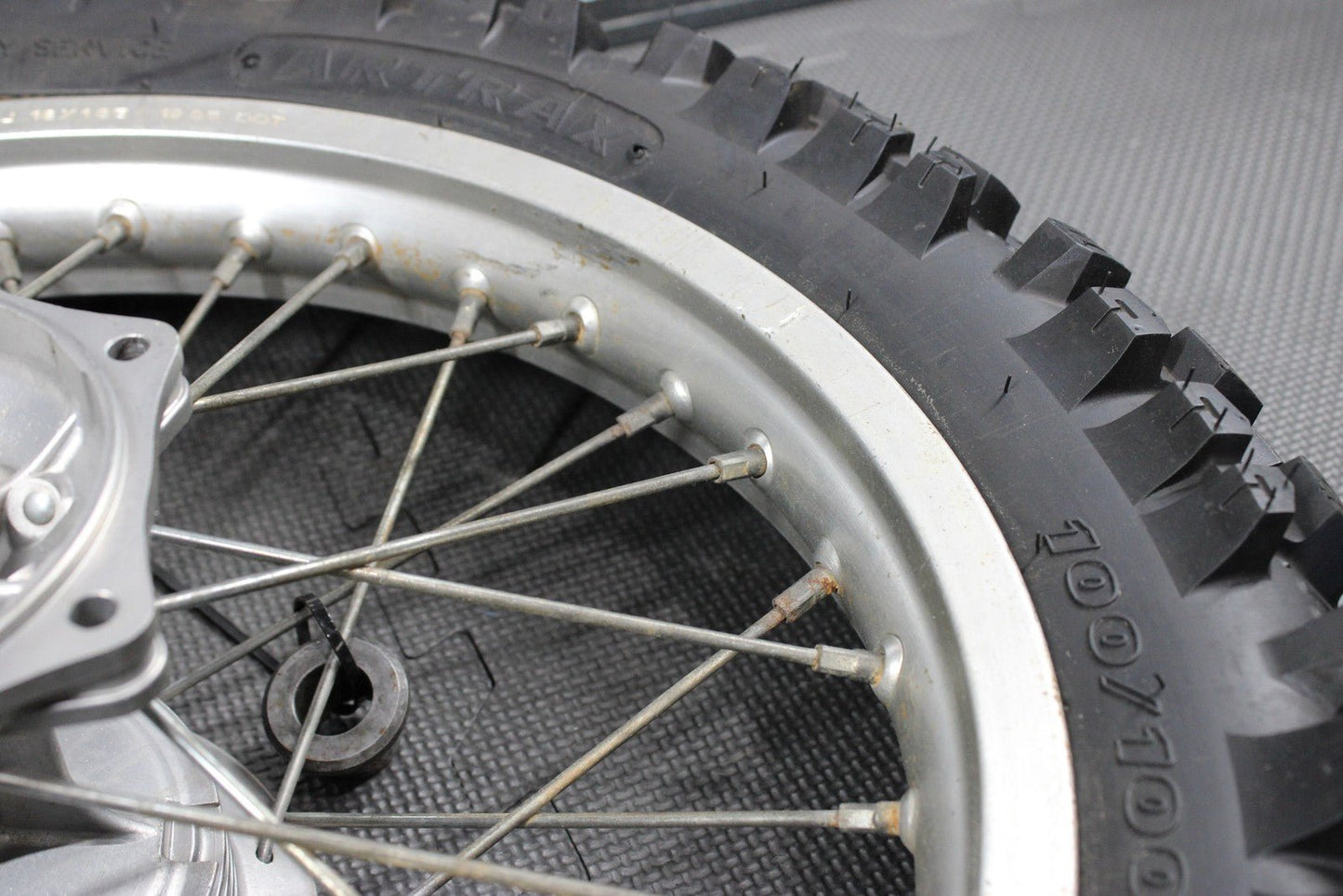 1986 KAWASAKI KDX200 OEM D.I.D 18" REAR BACK WHEEL RIM HUB READ DESC! - hggarage