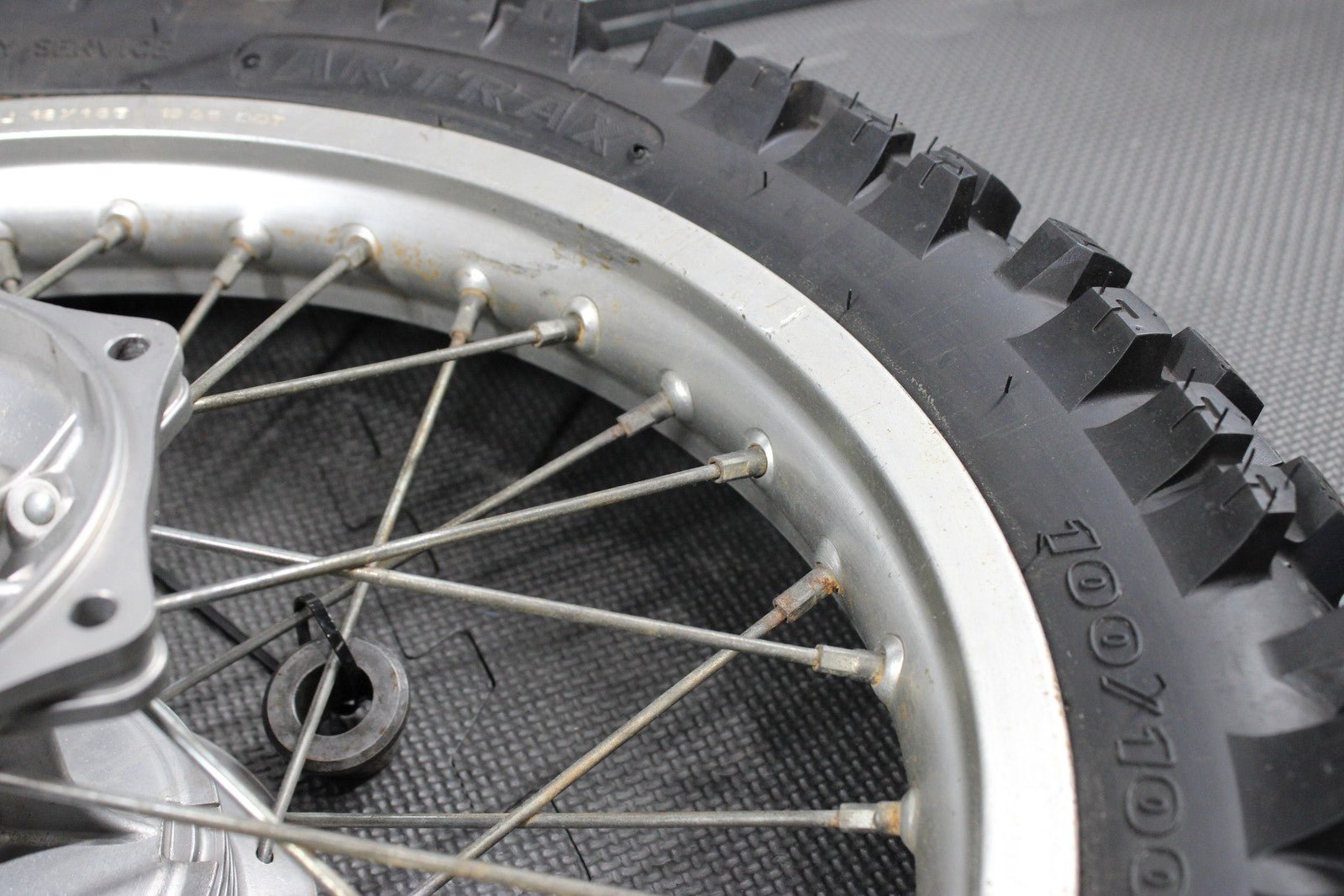 1986 KAWASAKI KDX200 OEM D.I.D 18" REAR BACK WHEEL RIM HUB READ DESC! - hggarage
