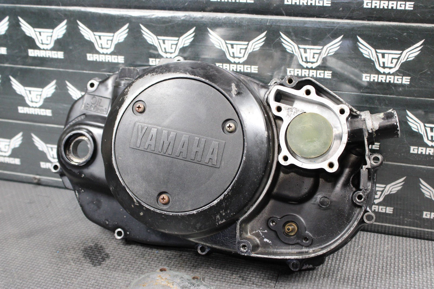 1991 YAMAHA BANSHEE 350 OEM ENGINE MOTOR RIGHT SIDE CLUTCH COVER 2GU - 15421 - 00 - 00 - hggarage