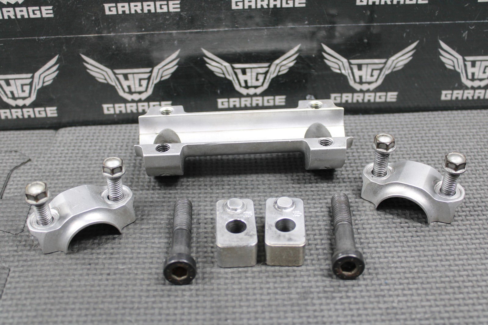 2004 KTM 125SX OEM FRONT FORK TRIPLE TREE HANDLEBAR BAR CLAMP 5900103930001 - hggarage