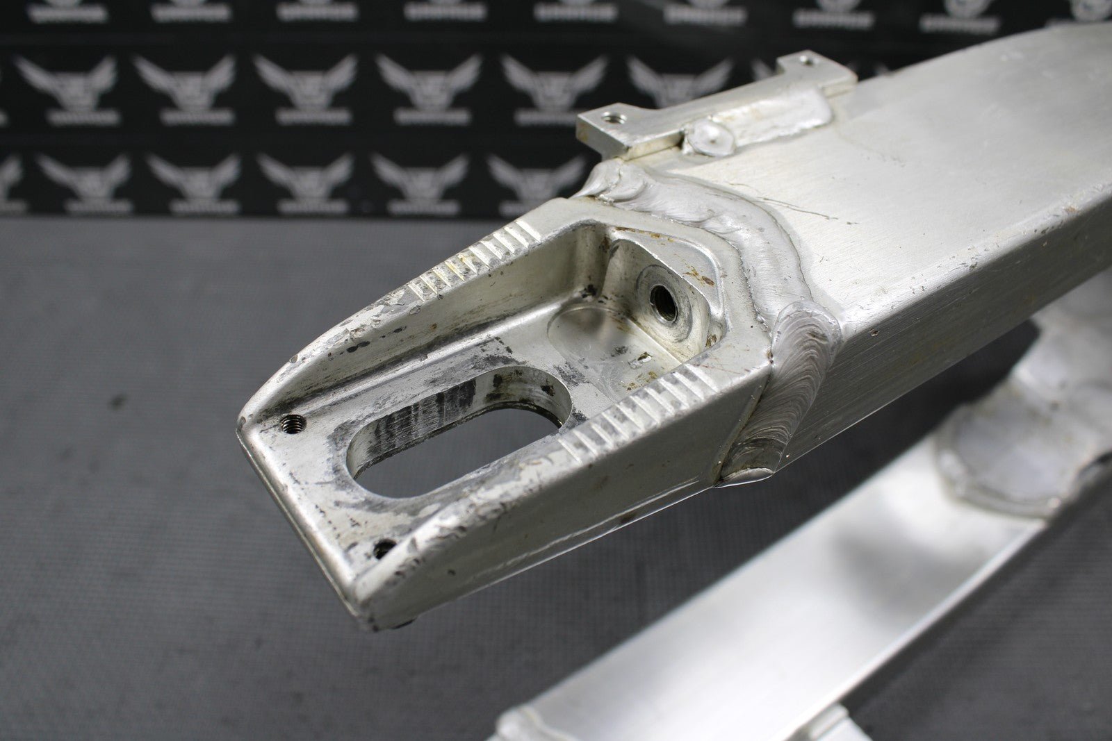 1994 SUZUKI 93 - 95 RM125 RM250 OEM SWINGARM SWING ARM SUSPENSION 61000 - 28E11 GOOD - hggarage
