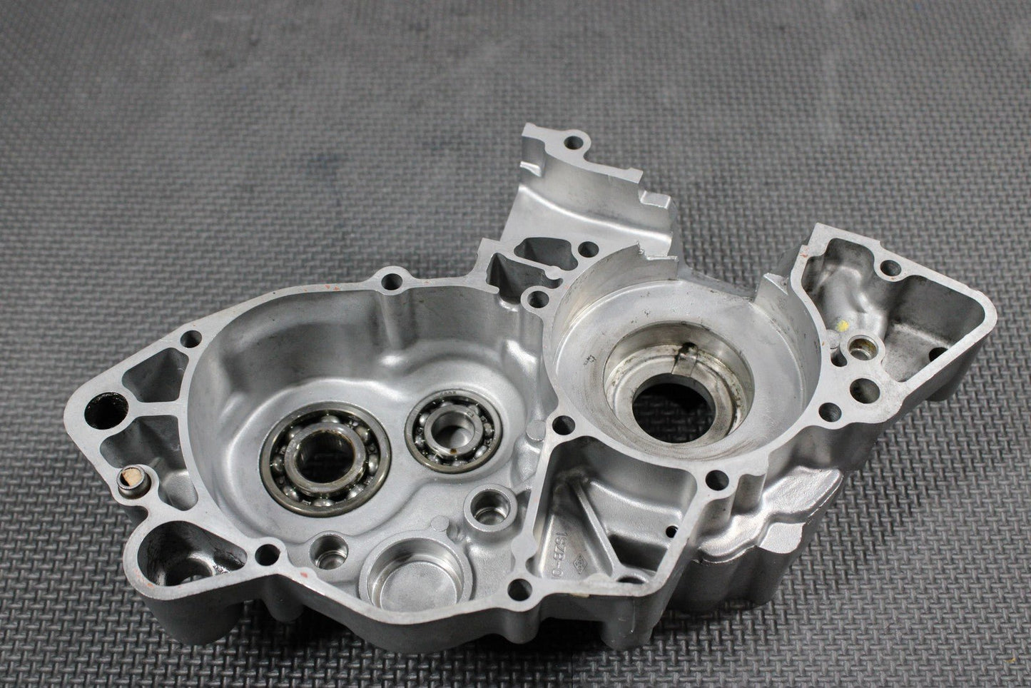 2001 SUZUKI RM80 OEM LEFT ENGINE MOTOR CRANKCASE CRANK CASES BLOCK 11300 - 03812 - hggarage