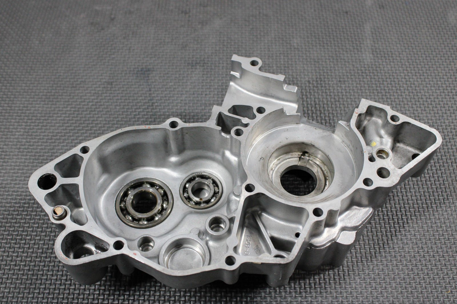 2001 SUZUKI RM80 OEM LEFT ENGINE MOTOR CRANKCASE CRANK CASES BLOCK 11300 - 03812 - hggarage