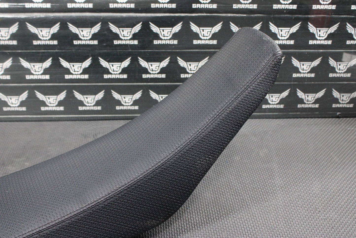 2005 YAMAHA 04 - 05 YZ450F OEM SEAT SADDLE CUSHION PAN 5XD - 24710 - 00 - 00 - hggarage