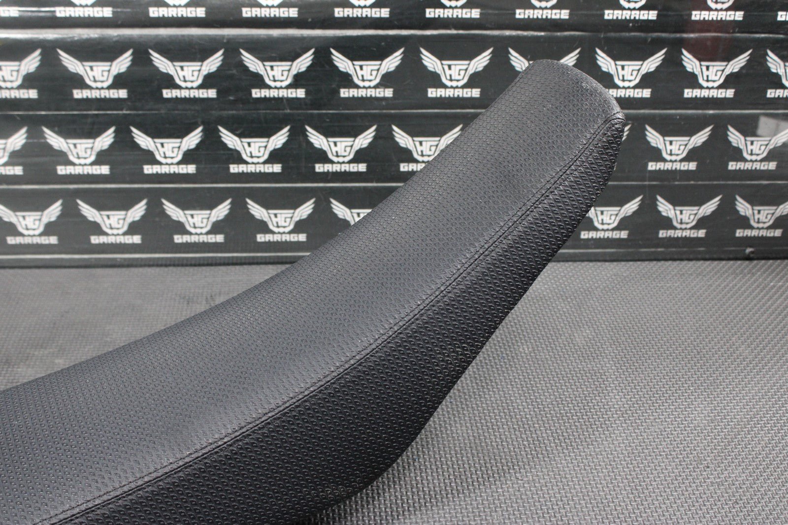 2005 YAMAHA 04 - 05 YZ450F OEM SEAT SADDLE CUSHION PAN 5XD - 24710 - 00 - 00 - hggarage