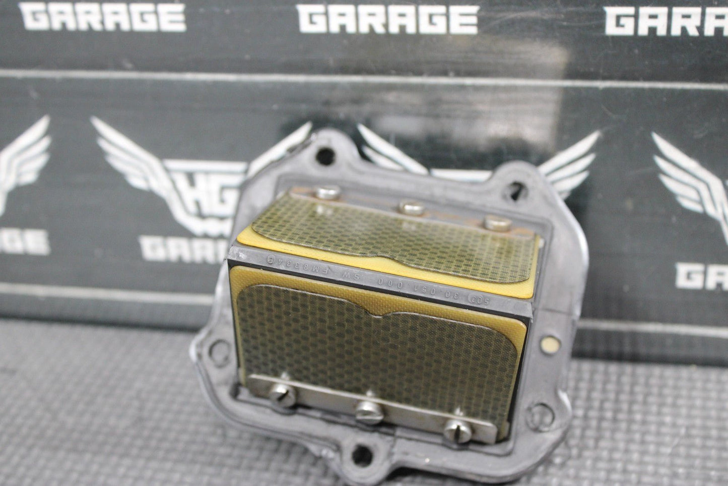 2000 KTM 250 EXC OEM INTAKE REED BLOCK ASSEMBLY 54630051544 GOOD! - hggarage