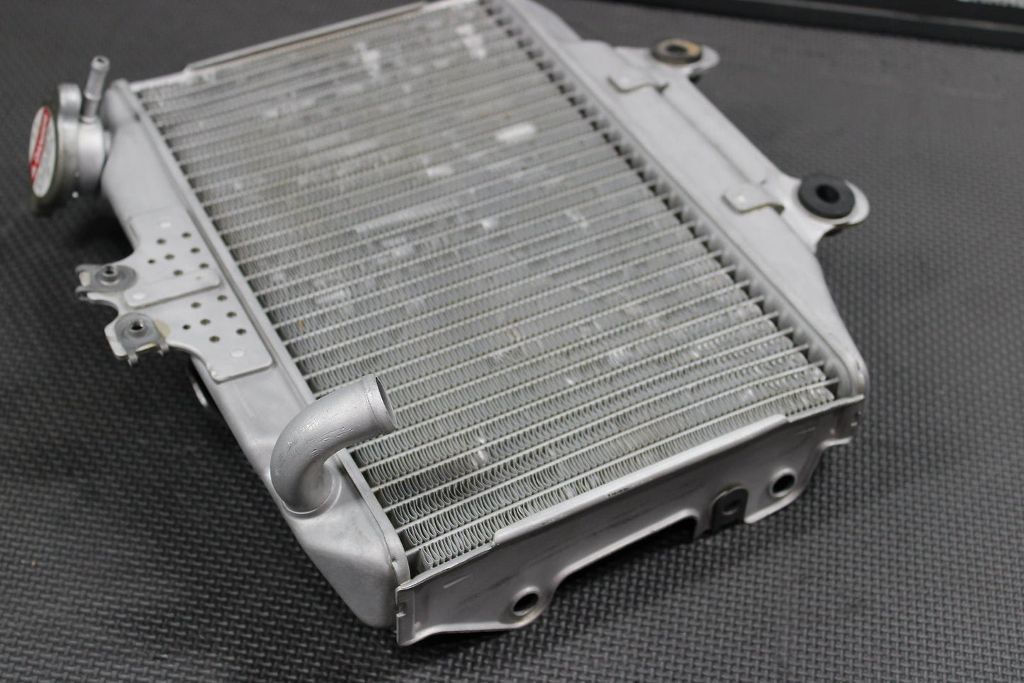 1999 Honda CR125R OEM Engine Motor Cooling Cooler Radiator 19100 - KZ4 - J10 - hggarage