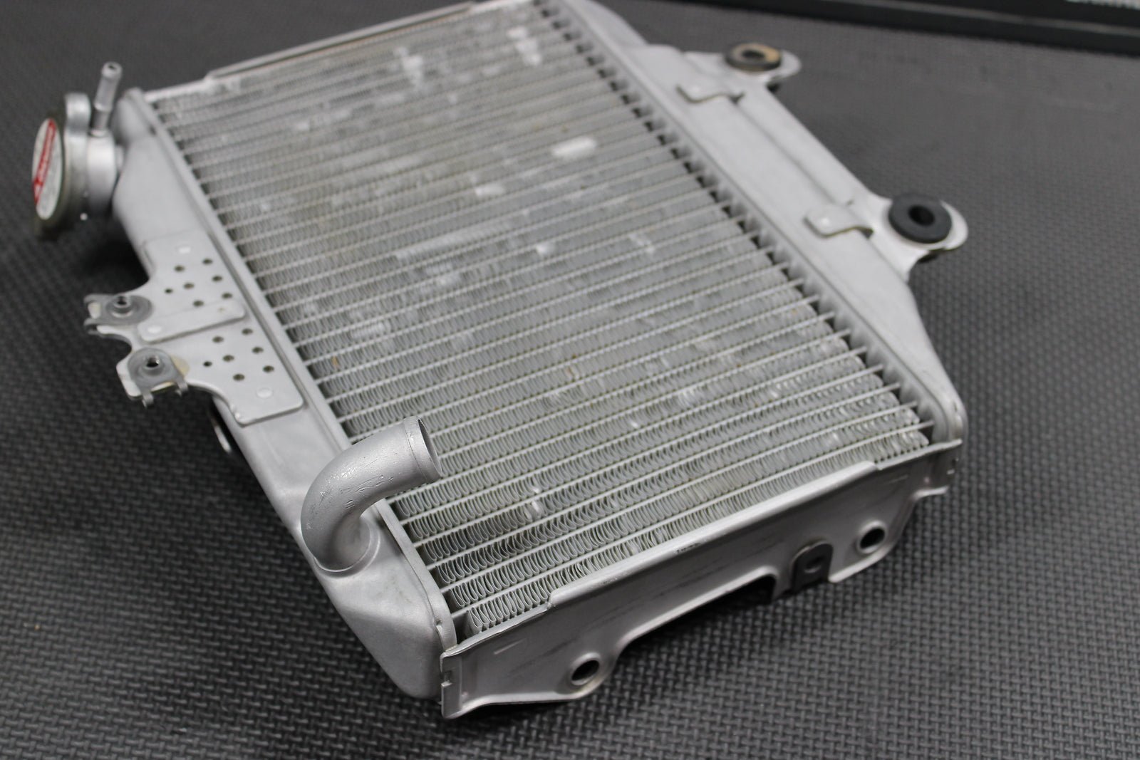 1999 Honda CR125R OEM Engine Motor Cooling Cooler Radiator 19100 - KZ4 - J10 - hggarage