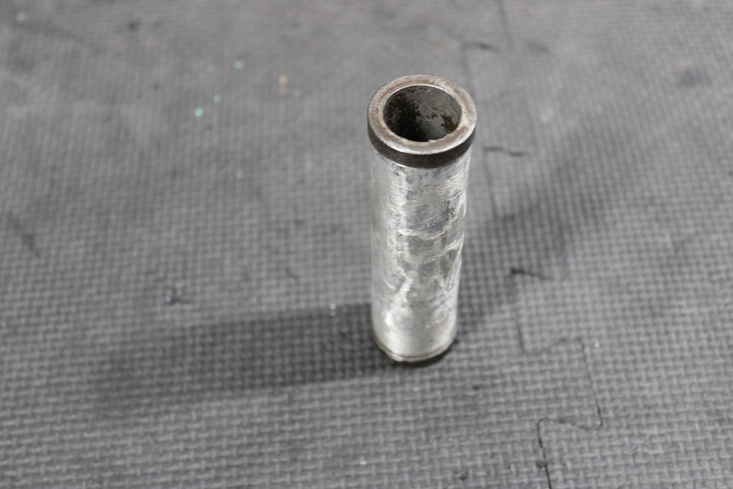 1999 SUZUKI 96 - 00 RM250 OEM FRONT WHEEL RIM AXLE PIVOT BOLT 54711 - 36E00 - hggarage