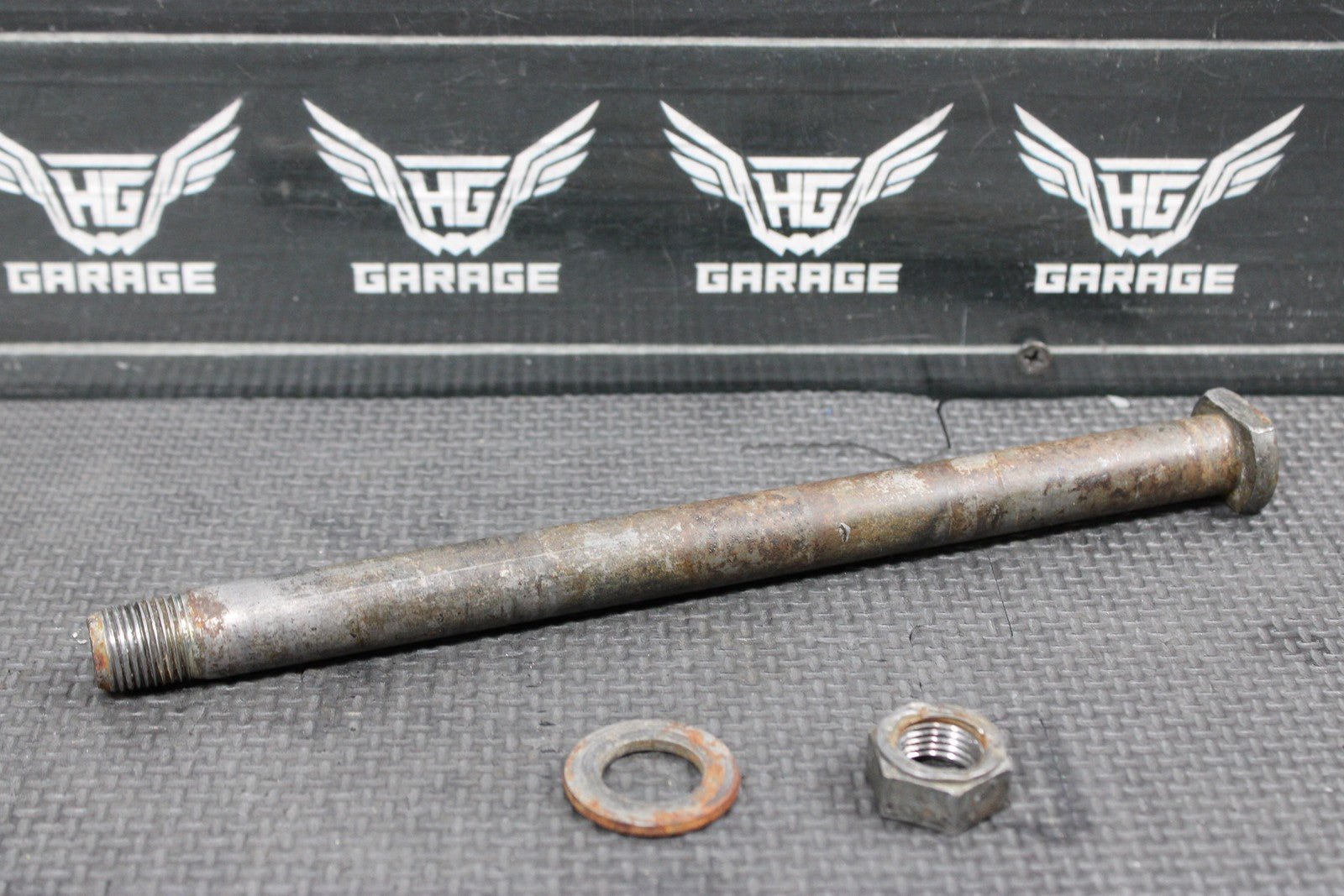 1996 SUZUKI RM250 OEM REAR BACK SWINGARM BOLT SUSPENSION PIVOT AXLE 61211 - 28C00 - hggarage