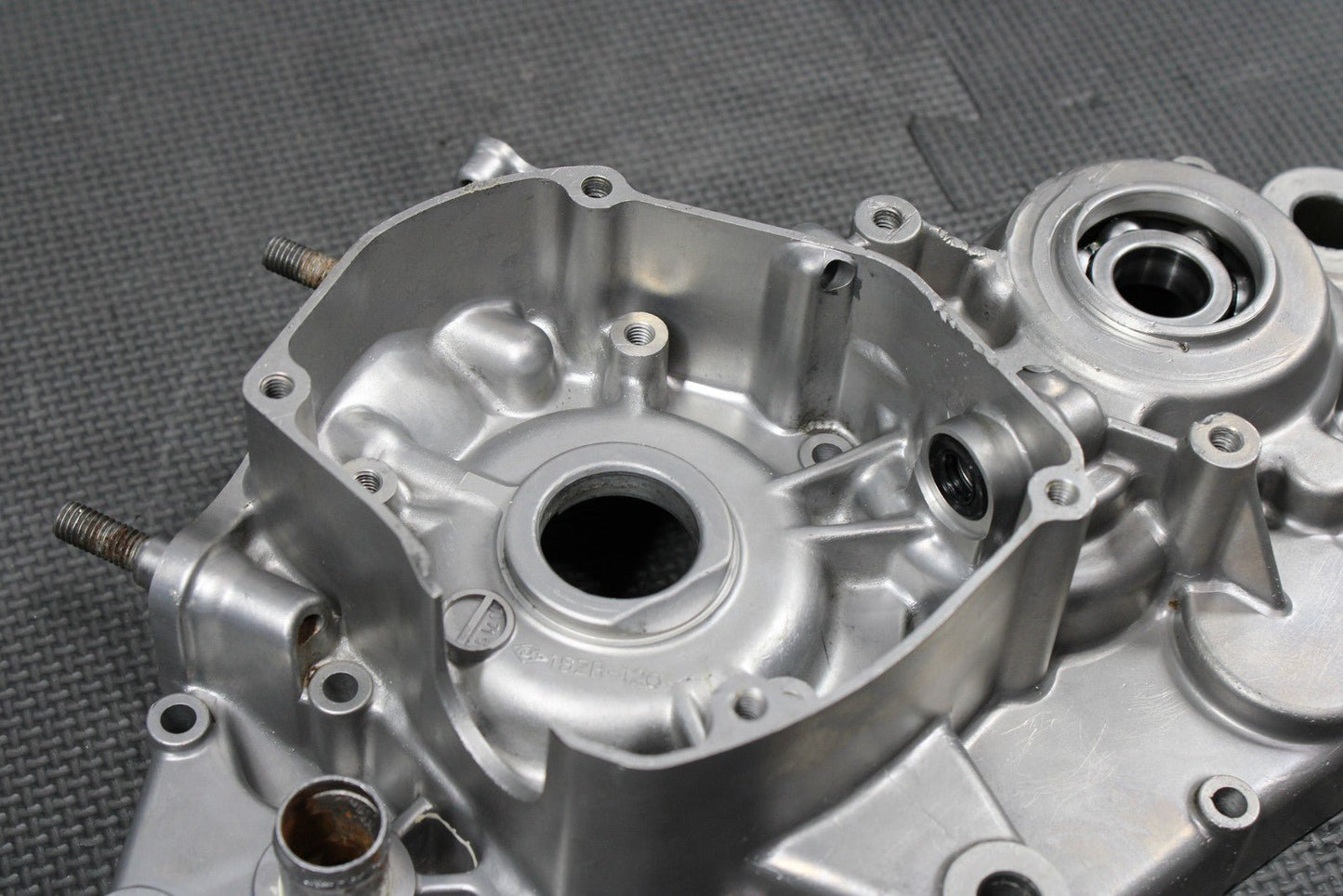 2000 SUZUKI RM125 99 - 00 OEM LEFT ENGINE MOTOR CRANKCASE CRANK CASES BLOCK - hggarage