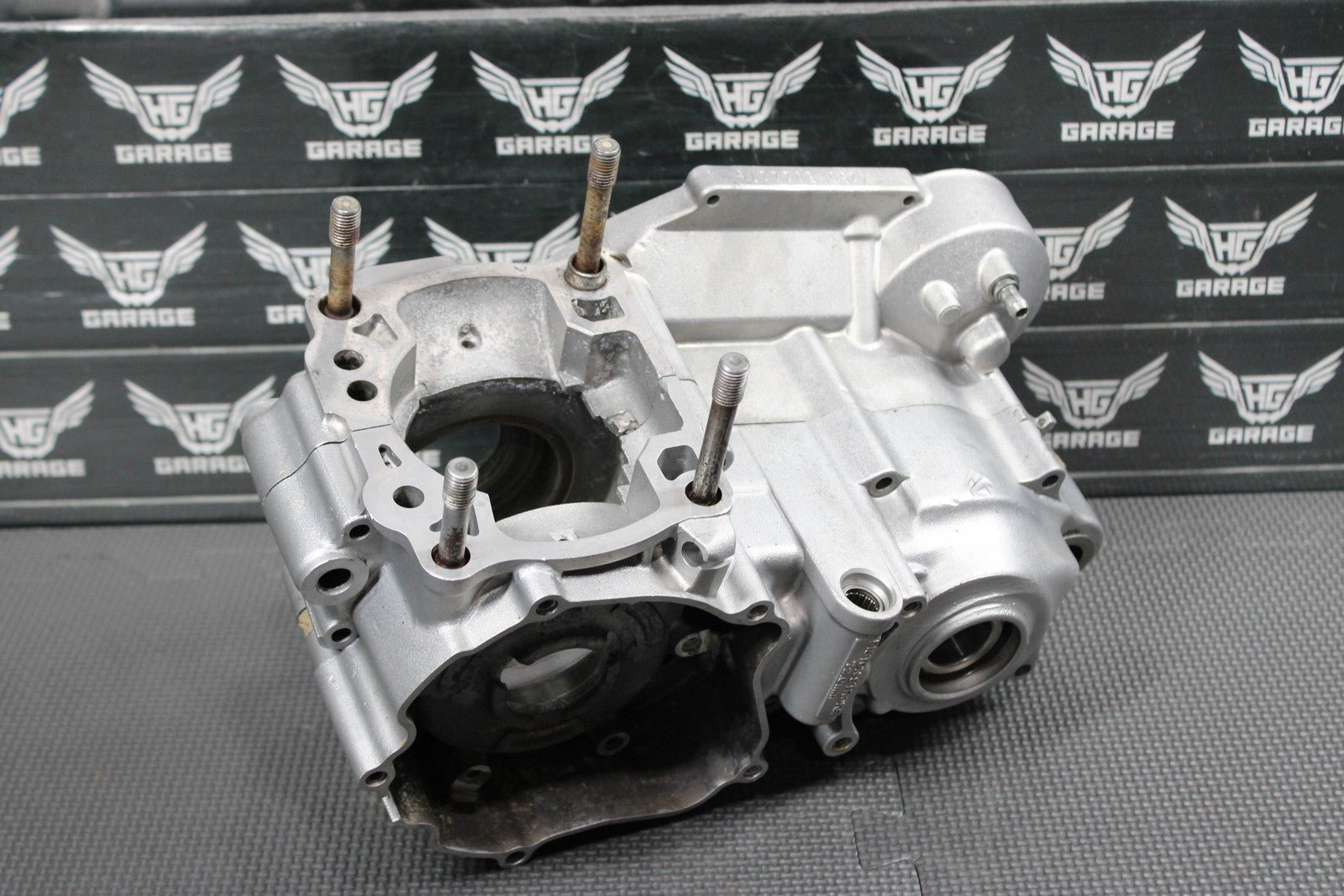1997 97 - 99 KAWASAKI KX250 LEFT RIGHT ENGINE CRANKCASE CRANK CASES BLOCK NEED WOR - hggarage