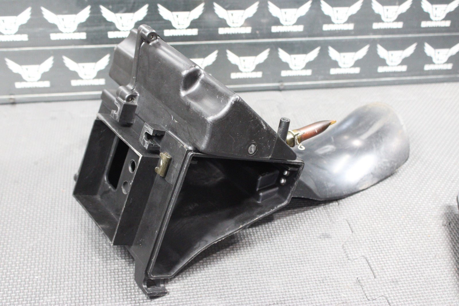 2000 YAMAHA TTR125L 00 - 03 OEM AIRBOX INTAKE AIR CLEANER CASE 5HP - 14411 - 01 - 00 - hggarage