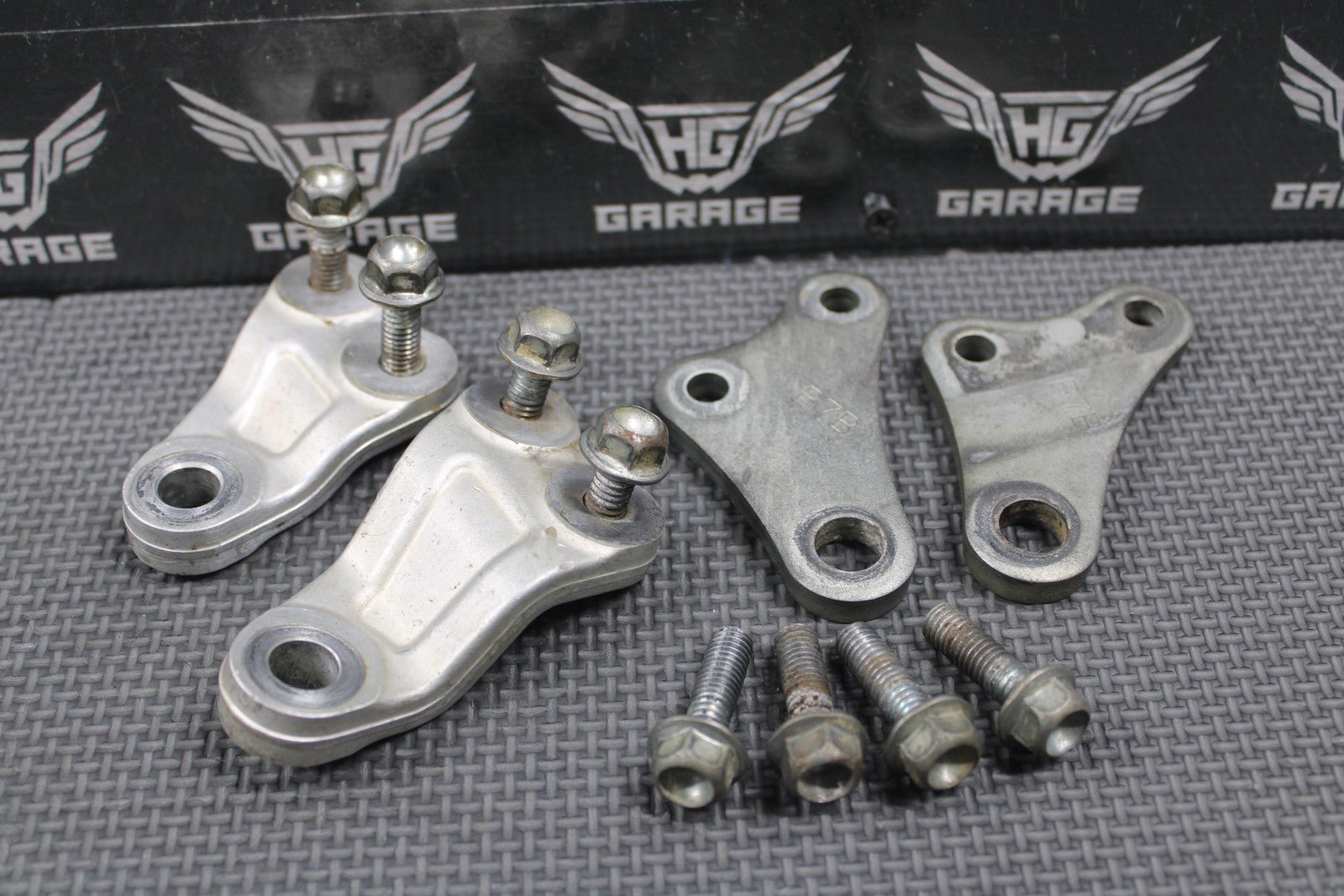 2019 2020 YAMAHA YZ250F OEM ENGINE MOTOR MOUNT STAY BRACKETS B7B - 21417 - 00 - 00 - hggarage
