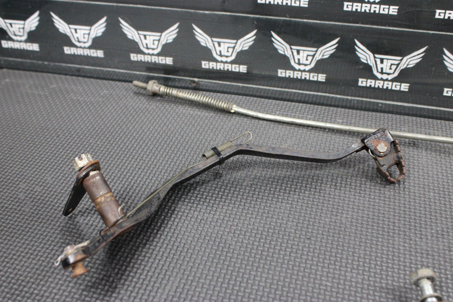 2005 SUZUKI DR200SE OEM RIGHT REARSET BRAKE FOOT PEDAL BRAKE ROD ARM 43120 - 44A12 - hggarage