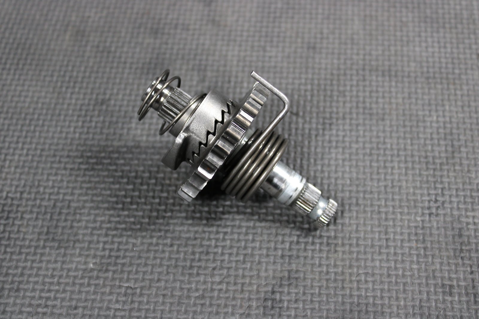 1999 HONDA OEM KICKSTART KICK START SHAFT W IDLER GEAR 28211 - GC4 - 600 28251 - GC4 - 7 - hggarage