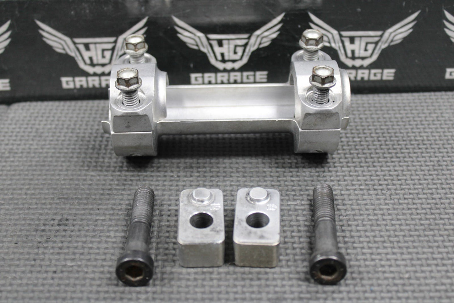 2004 KTM 125SX OEM FRONT FORK TRIPLE TREE HANDLEBAR BAR CLAMP 5900103930001 - hggarage