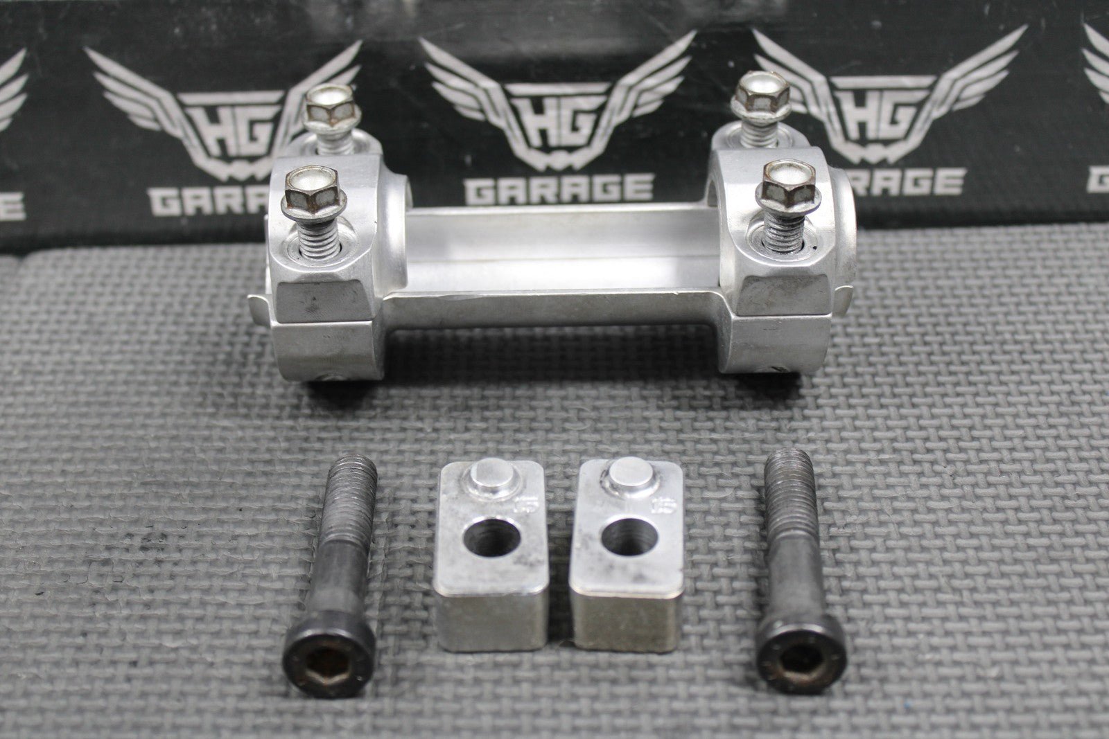 2004 KTM 125SX OEM FRONT FORK TRIPLE TREE HANDLEBAR BAR CLAMP 5900103930001 - hggarage