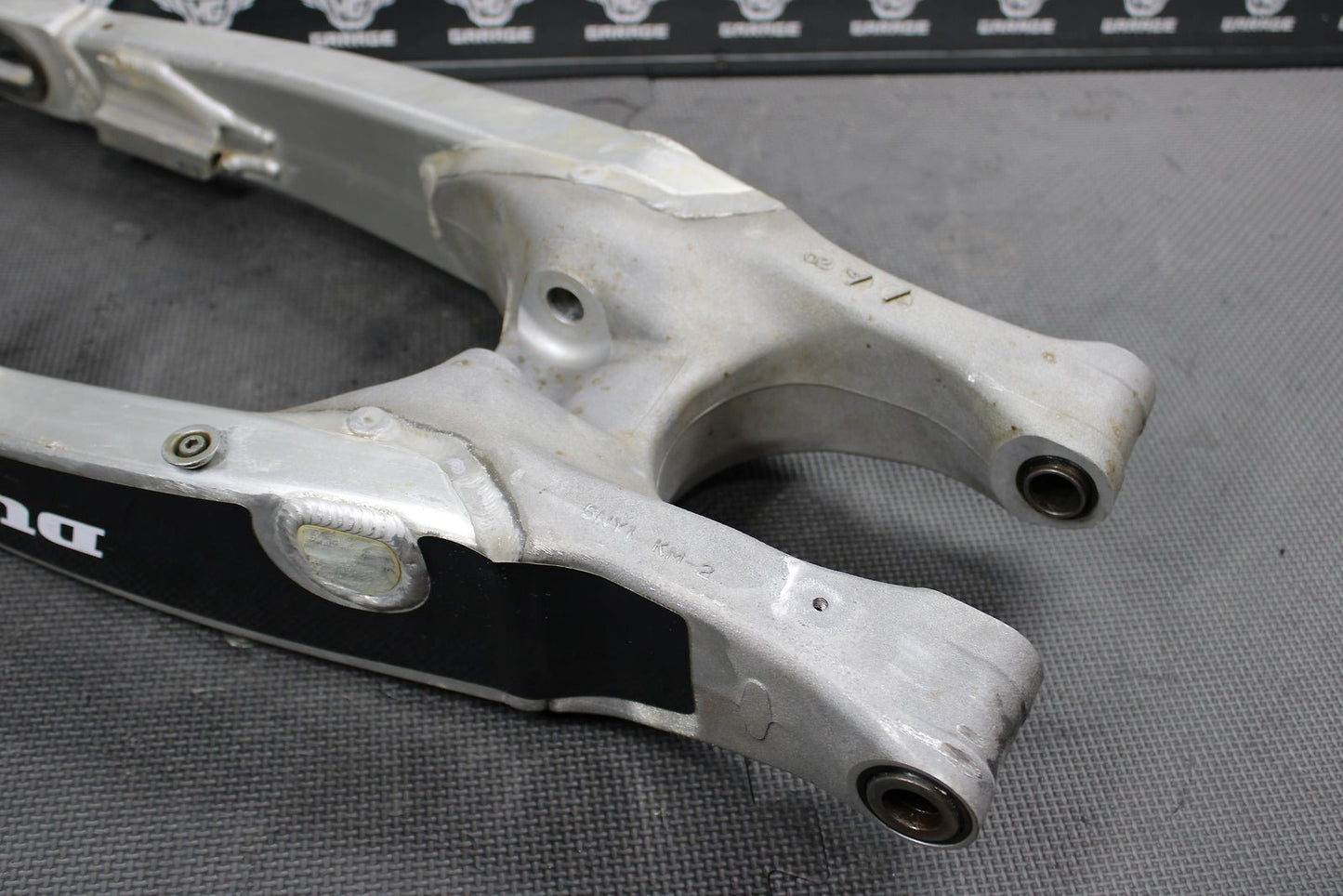 2003 Yamaha YZ125 OEM Swingarm Swing Arm Suspension 5UN - 22110 - 00 - 00 - hggarage