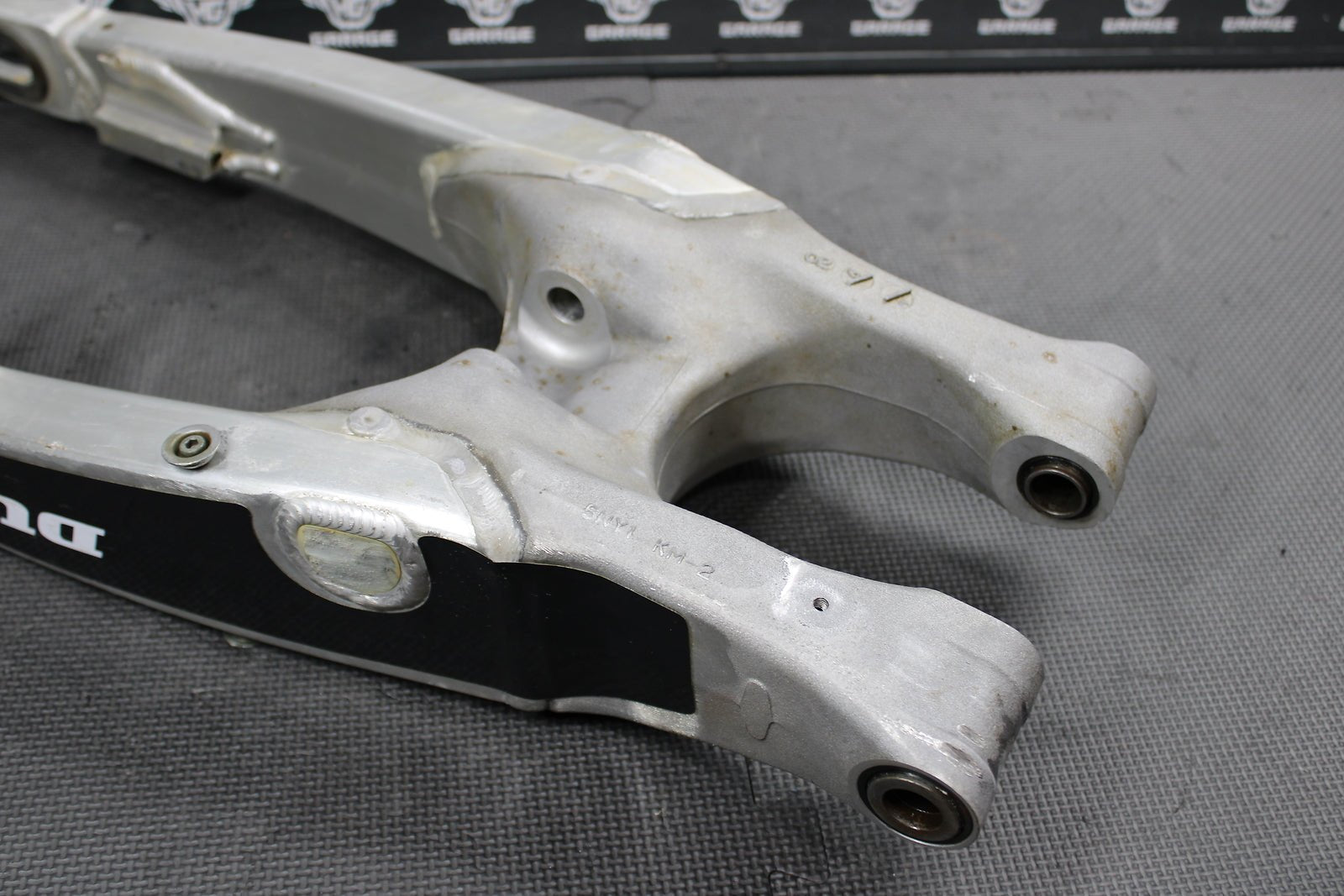 2003 Yamaha YZ125 OEM Swingarm Swing Arm Suspension 5UN - 22110 - 00 - 00 - hggarage