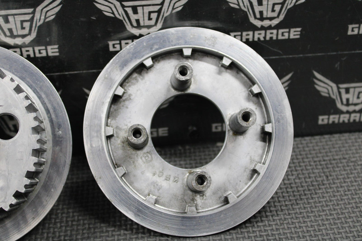 1989 HONDA 88 - 95 XR250R OEM CLUTCH BASKET HUB PRESSURE PLATE W PLATES SPRINGS - hggarage