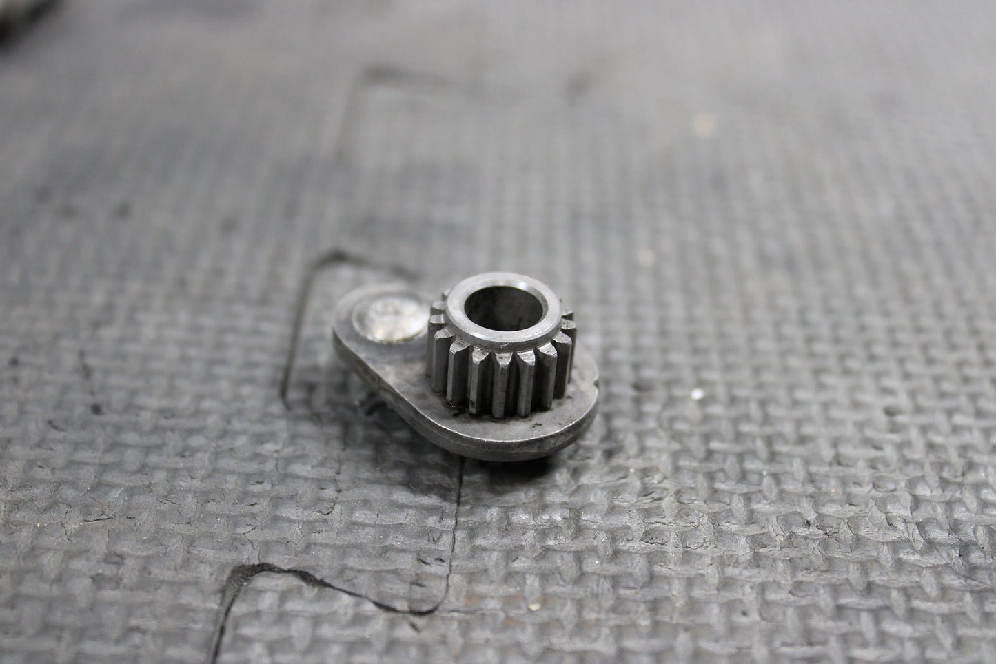 2000 Kawasaki KX125 OEM Engine Power Valve Governor 13168 - 1662 49116 - 1195 - hggarage