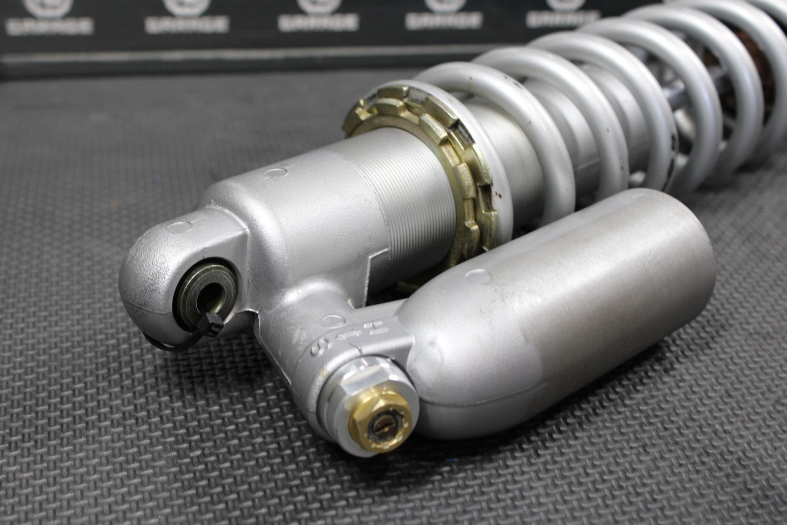 2005 YAMAHA YZ450F OEM REAR BACK SHOCK ABSORBER SUSPENSION 5XD - 22210 - 50 - 00 NICE! - hggarage
