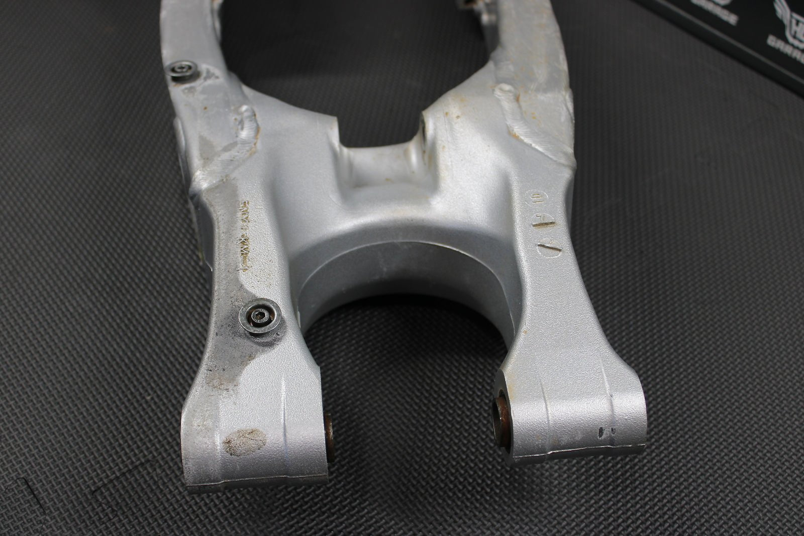2002 Yamaha YZ426F OEM Swingarm Swing Arm Suspension 5NY - 22110 - 00 - 00 - hggarage
