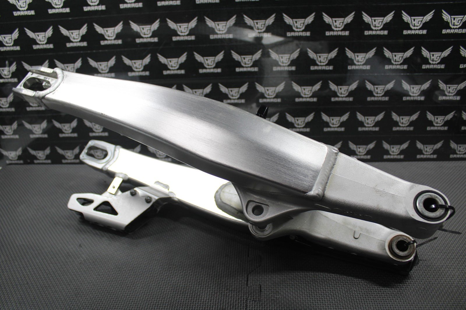 2019 SUZUKI 19 - 21 RMZ250 OEM SWINGARM SWING ARM SUSPENSION 61000 - 46K00 GOOD! - hggarage