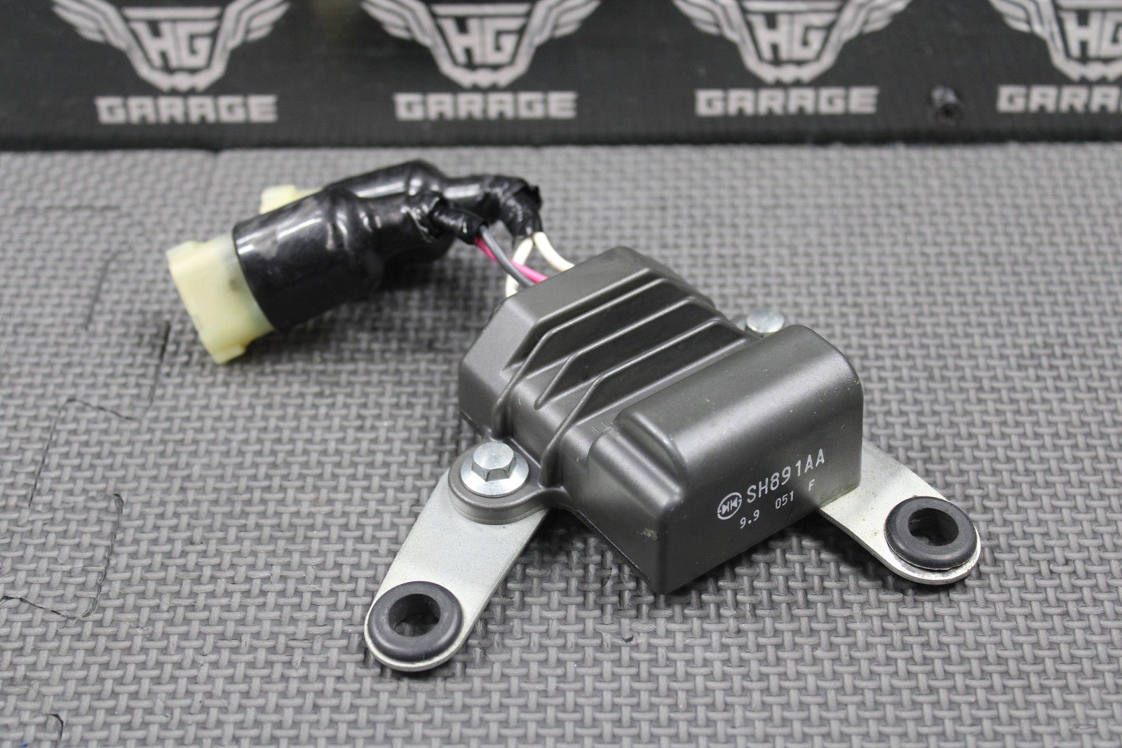 2020 YAMAHA 19 - 22 YZ250F OEM RECTIFIER VOLTAGE REGULATOR B7B - 81960 - 00 - 00 GOOD - hggarage