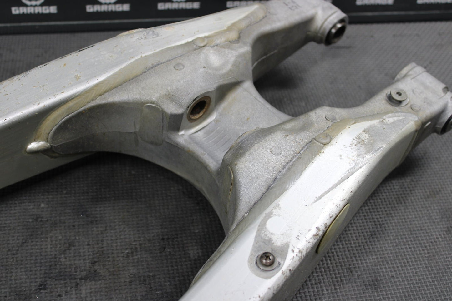 2005 Yamaha YZ250F OEM Swingarm Swing Arm Suspension 1C3 - 22110 - 00 - 00 - hggarage