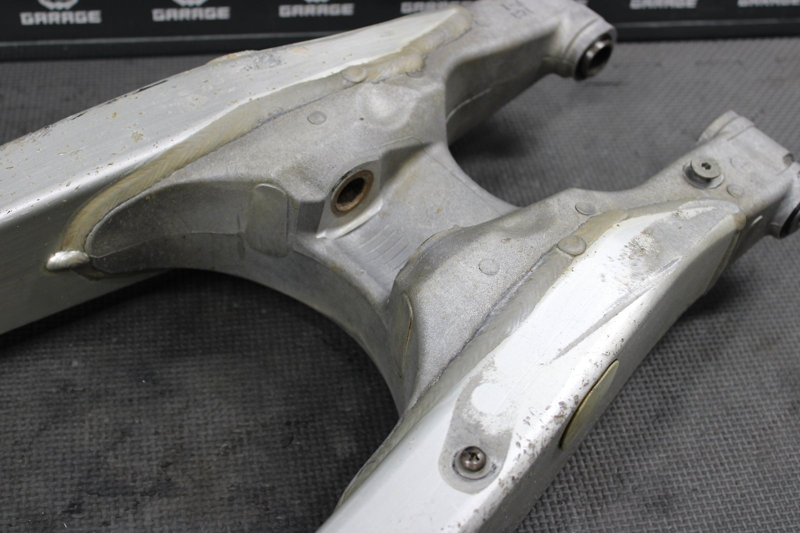 2005 Yamaha YZ250F OEM Swingarm Swing Arm Suspension 1C3 - 22110 - 00 - 00 - hggarage