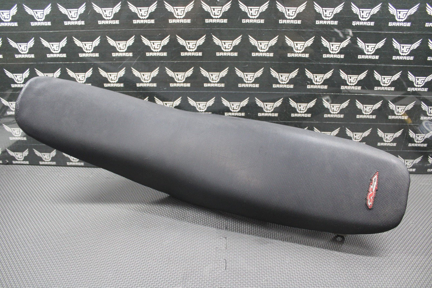2000 2001 HONDA CR125R CR250R OEM SEAT SADDLE FOAM PAN BLACK GRIPPER COVER GOOD! - hggarage