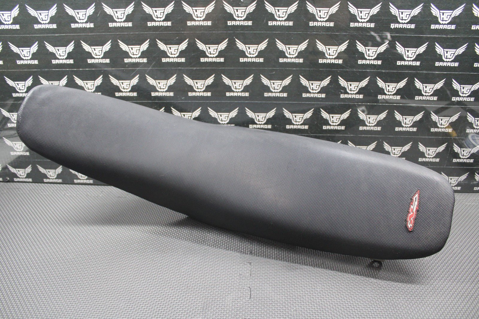 2000 2001 HONDA CR125R CR250R OEM SEAT SADDLE FOAM PAN BLACK GRIPPER COVER GOOD! - hggarage