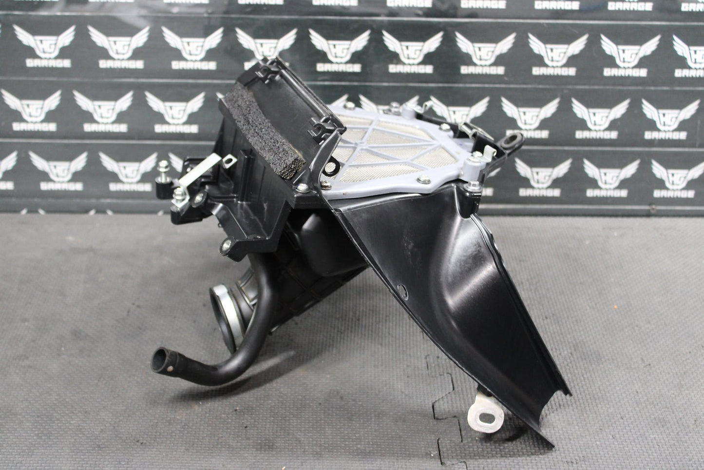 2022 YAMAHA YZ450FX OEM AIRBOX INTAKE AIR CLEANER CASE ASSEMBLY BR9 - 14411 - 01 - 00 - hggarage