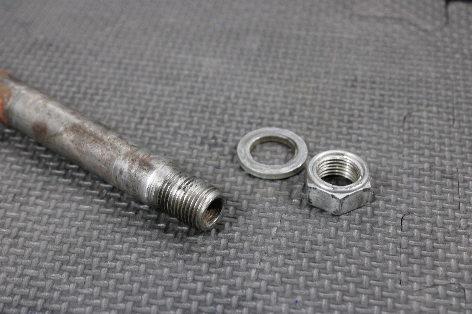 2006 YAMAHA YZ450F OEM REAR BACK SWINGARM BOLT SUSPENSION PIVOT AXLE 1C3 - 22141 - 1 - hggarage