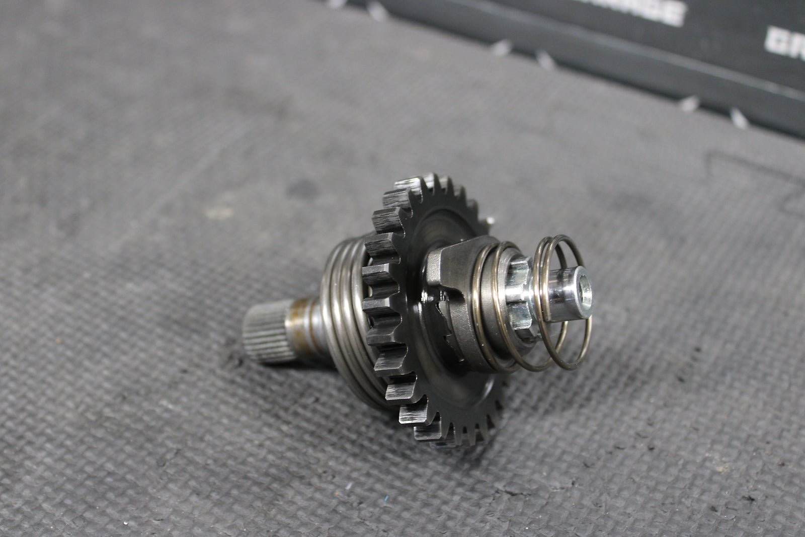 1999 SUZUKI RM125 OEM KICKSTART KICK START SHAFT W IDLER GEAR 26211 - 27C02 - hggarage