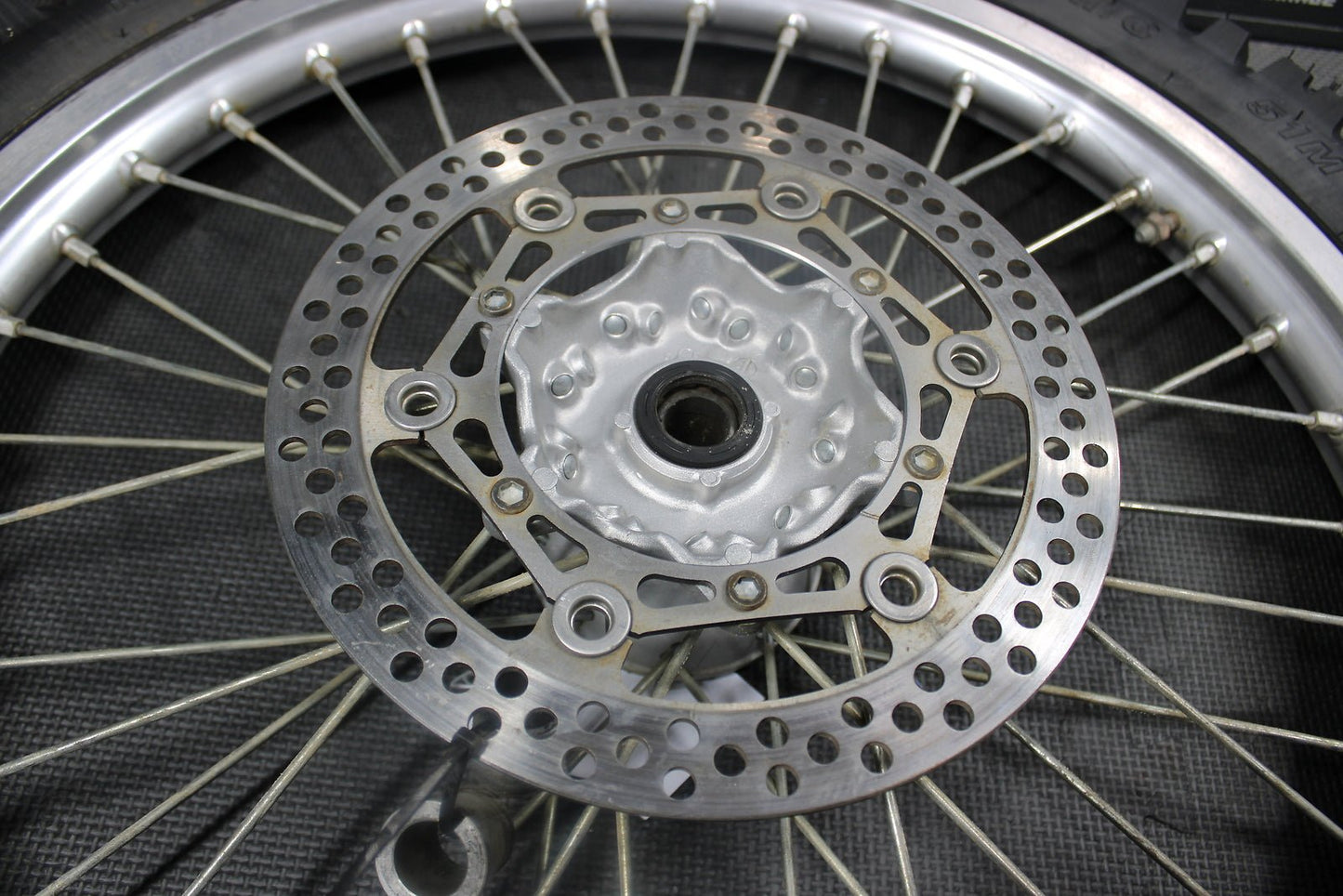 2000 Yamaha YZ125 YZ250 OEM Excel Front Wheel Rim Hub 4SS - 25111 - 01 - 00 - hggarage