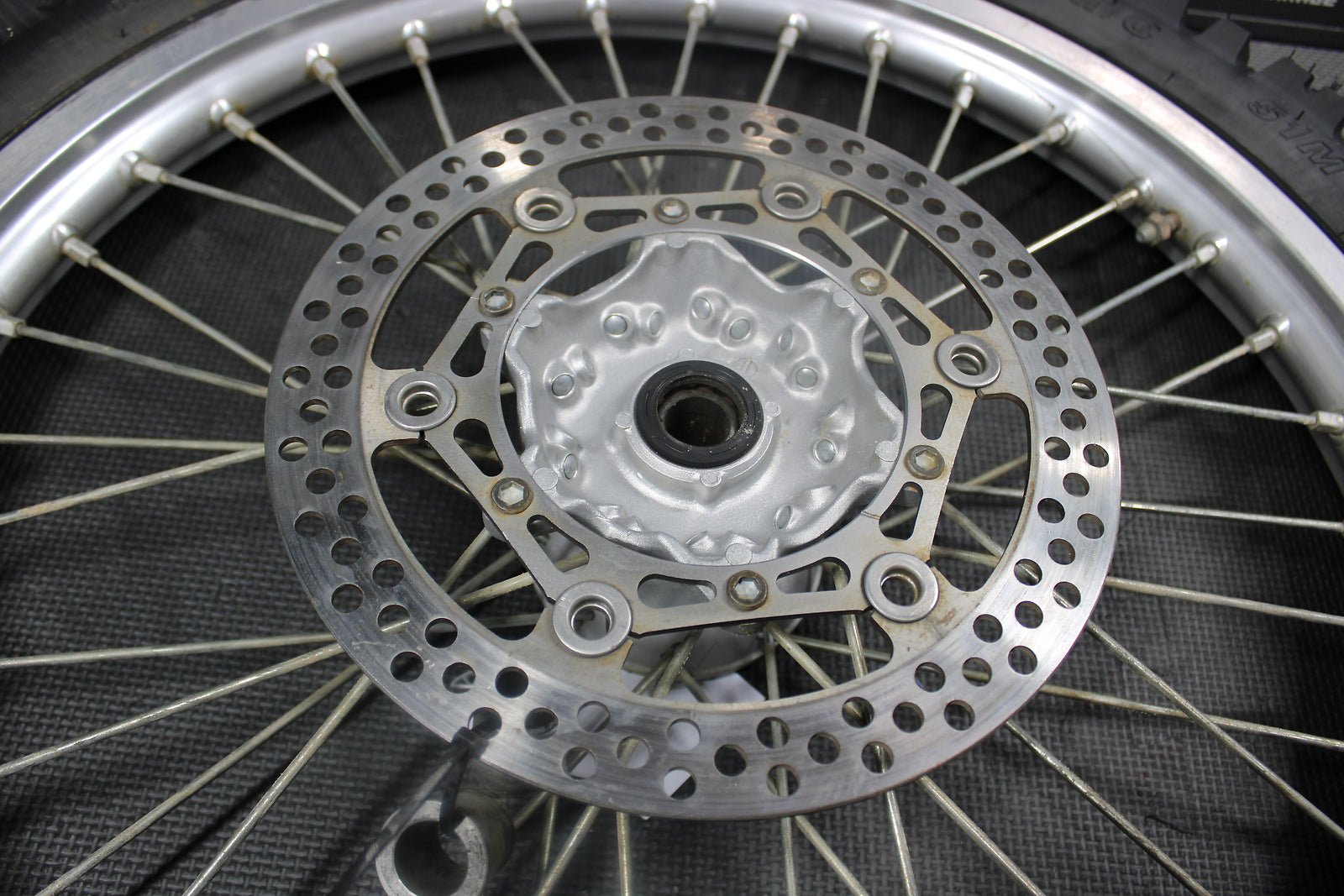 2000 Yamaha YZ125 YZ250 OEM Excel Front Wheel Rim Hub 4SS - 25111 - 01 - 00 - hggarage