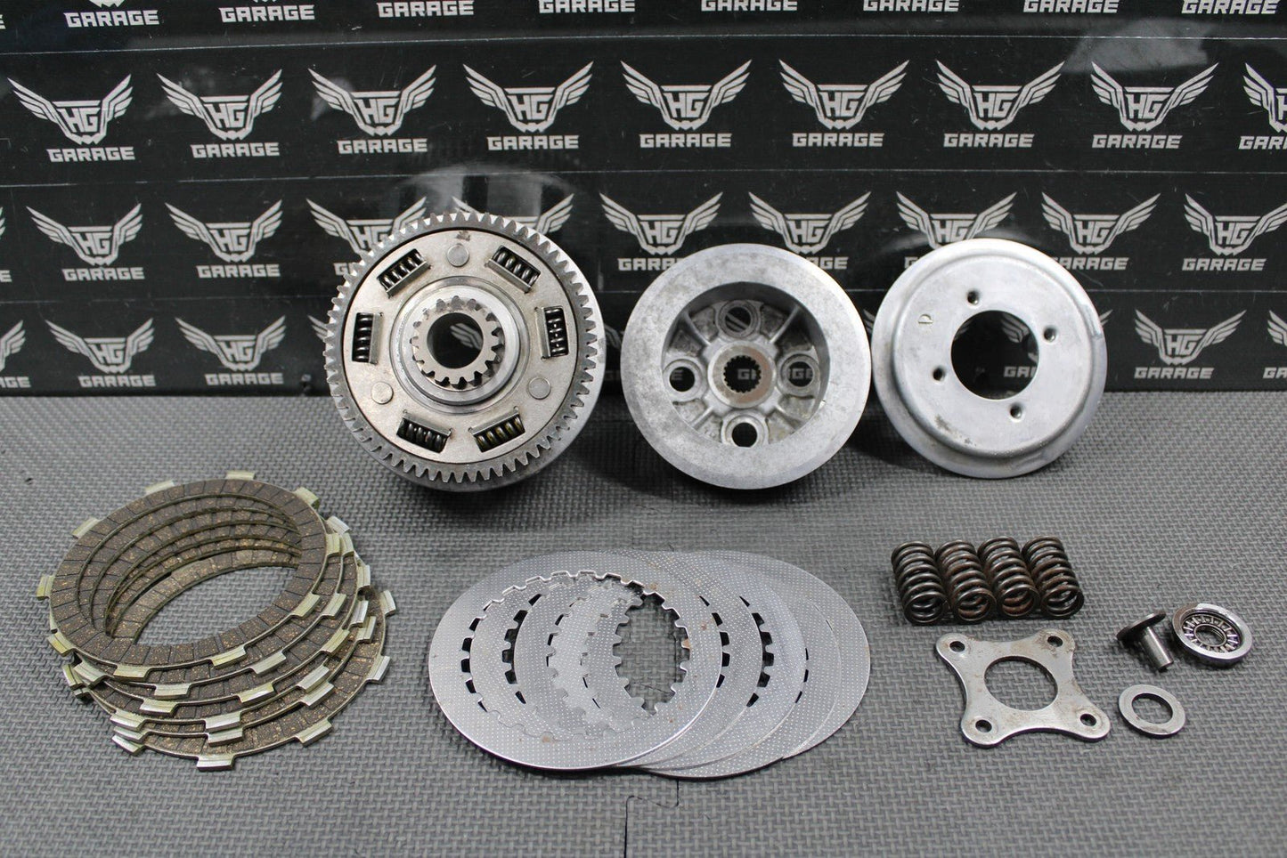1989 HONDA 88 - 95 XR250R OEM CLUTCH BASKET HUB PRESSURE PLATE W PLATES SPRINGS - hggarage