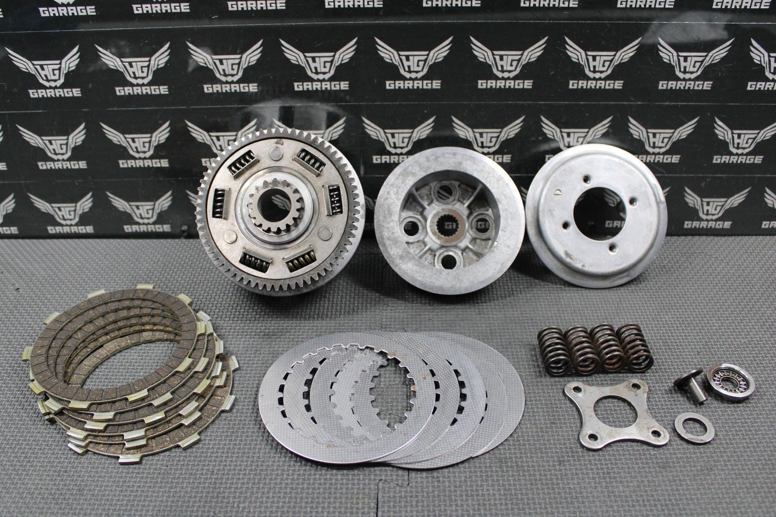 1989 HONDA 88 - 95 XR250R OEM CLUTCH BASKET HUB PRESSURE PLATE W PLATES SPRINGS - hggarage