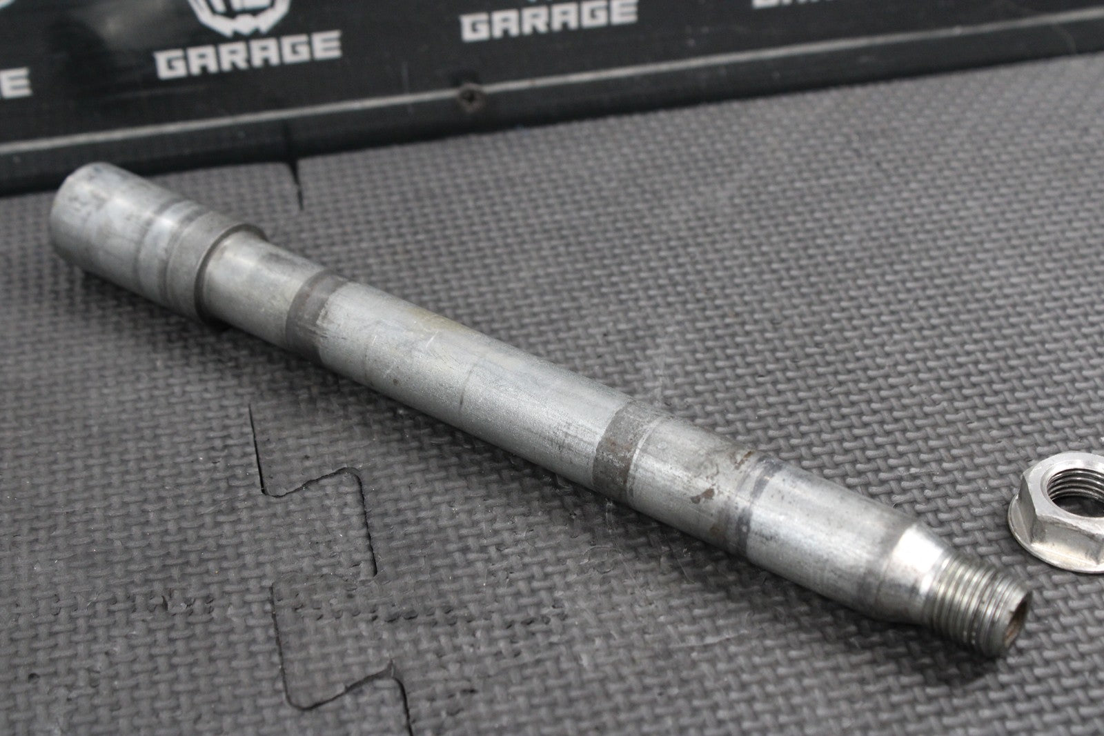 2006 YAMAHA YZ250F OEM FRONT WHEEL RIM AXLE PIVOT BOLT 1C3 - 25181 - 10 - 00 - hggarage