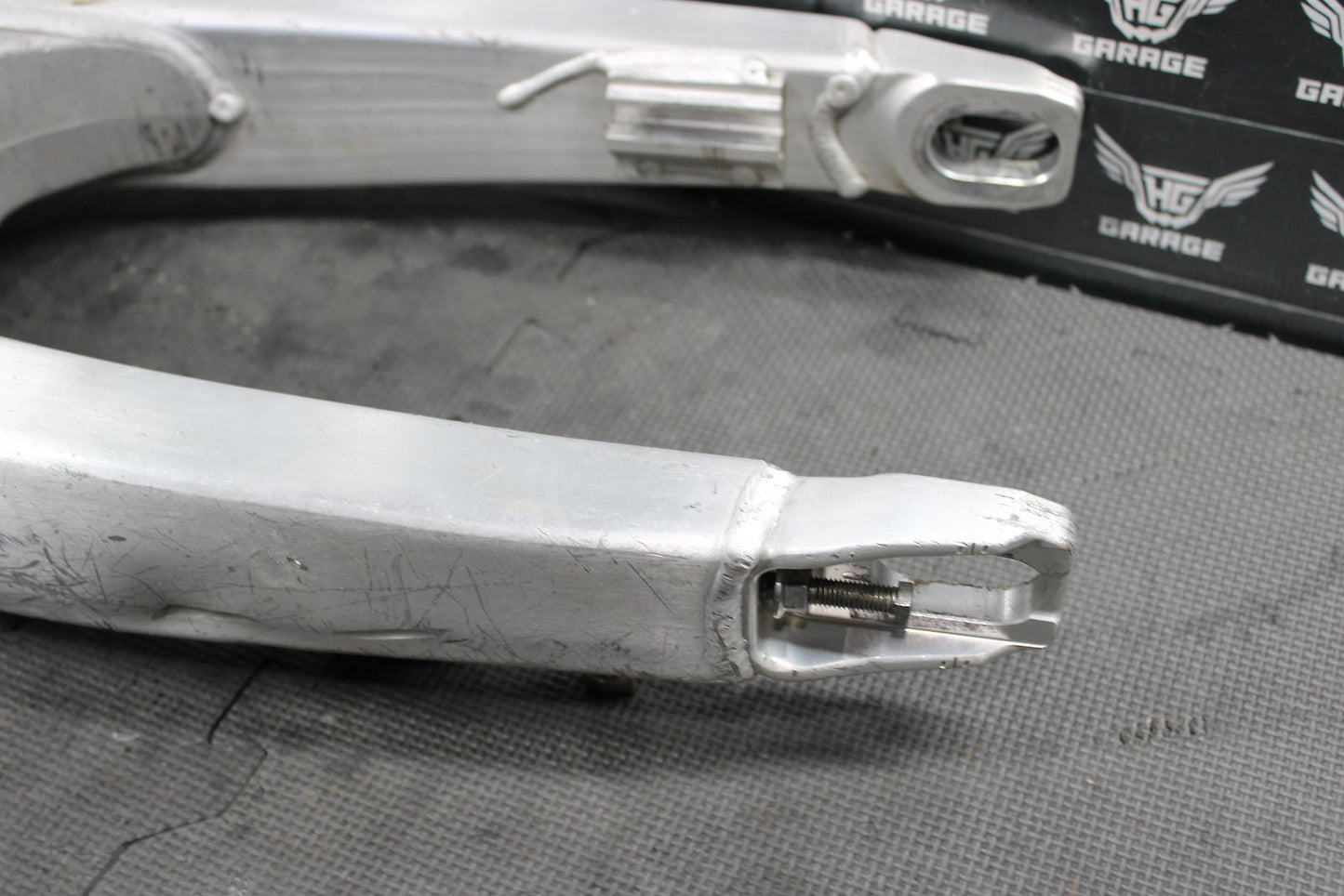 2010 YAMAHA YZ450F OEM SWINGARM SWING ARM SUSPENSION 33D - 22110 - 00 - 00 - hggarage