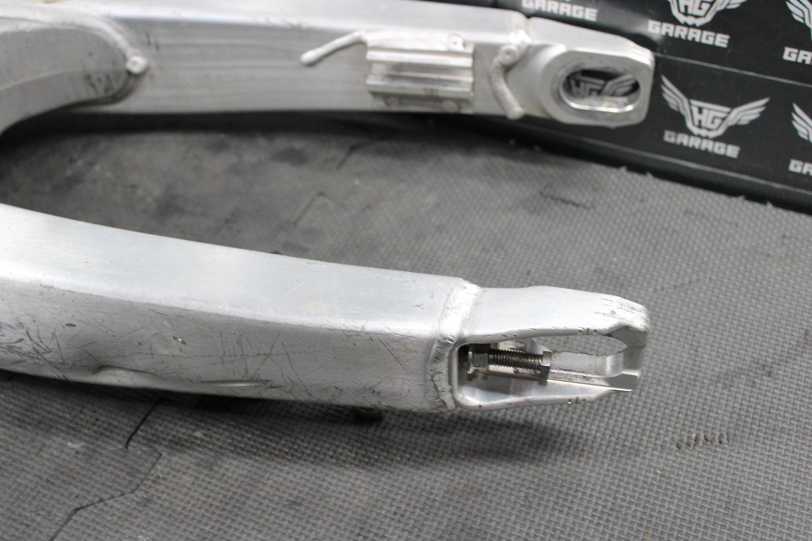2010 YAMAHA YZ450F OEM SWINGARM SWING ARM SUSPENSION 33D - 22110 - 00 - 00 - hggarage