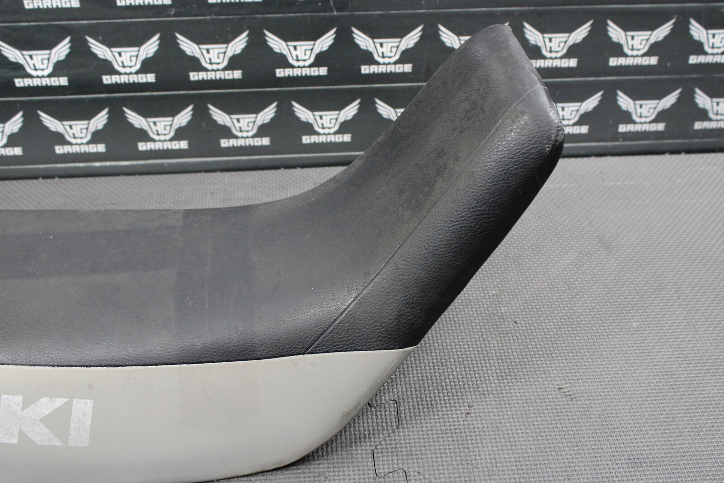 2000 SUZUKI DS80 OEM SEAT SADDLE 45100-03460-M8D