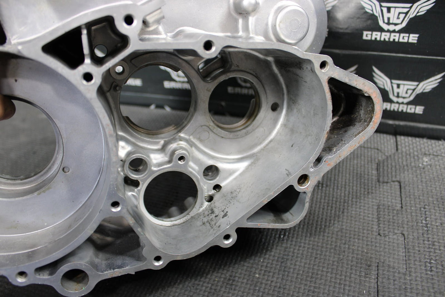 1989 SUZUKI RM250 OEM LEFT RIGHT ENGINE CRANKCASE CRANK CASES BLOCK 11300 - 28897 - hggarage