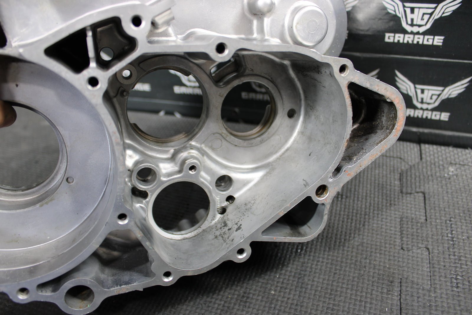 1989 SUZUKI RM250 OEM LEFT RIGHT ENGINE CRANKCASE CRANK CASES BLOCK 11300 - 28897 - hggarage