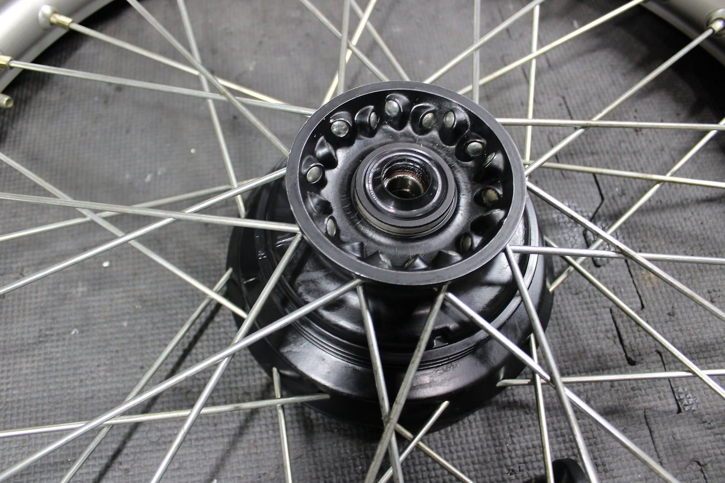 2000 HONDA XR200R OEM FRONT WHEEL RIM HUB ASSEMBLY MINT! 44635 - KT0 - A00 44701 - KA3 - hggarage